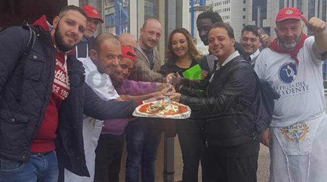 Pizza al Cioccolato di Lucignolo BellaPizza a Sorrento. La solidarietà di Pino.