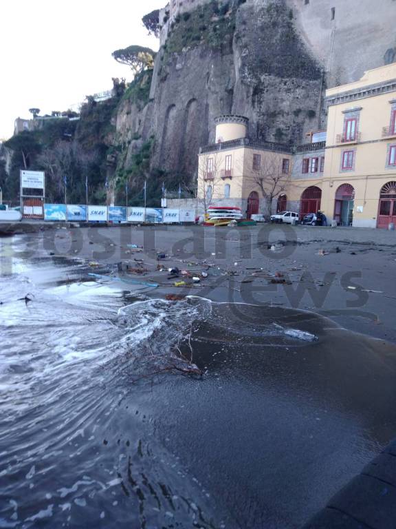 Sorrento ripulite spiagge marina piccola puolo