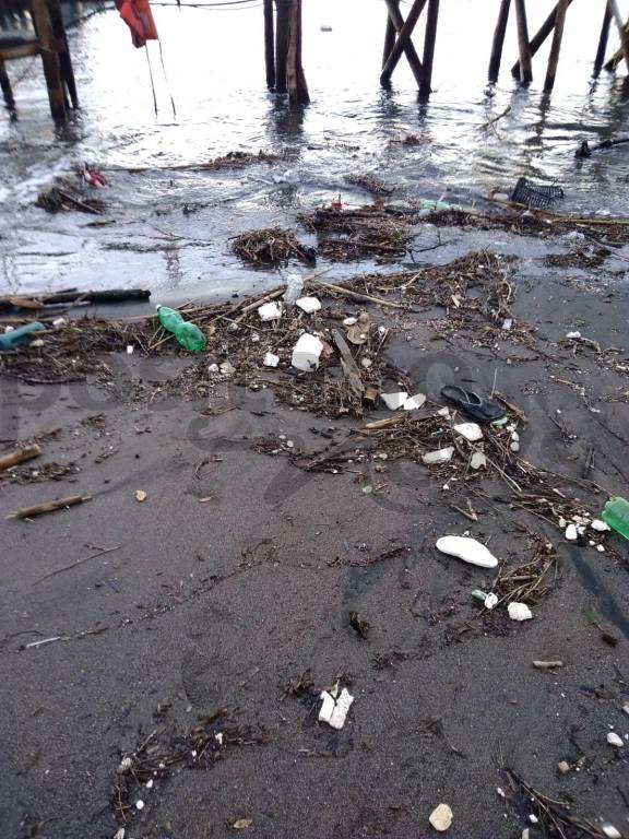 Sorrento ripulite spiagge marina piccola puolo