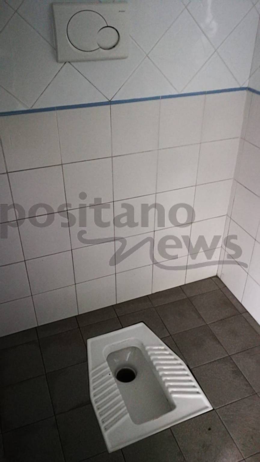 Bagni pubblici a Maiori. Ecco le condizioni igieniche in cui si trovano 