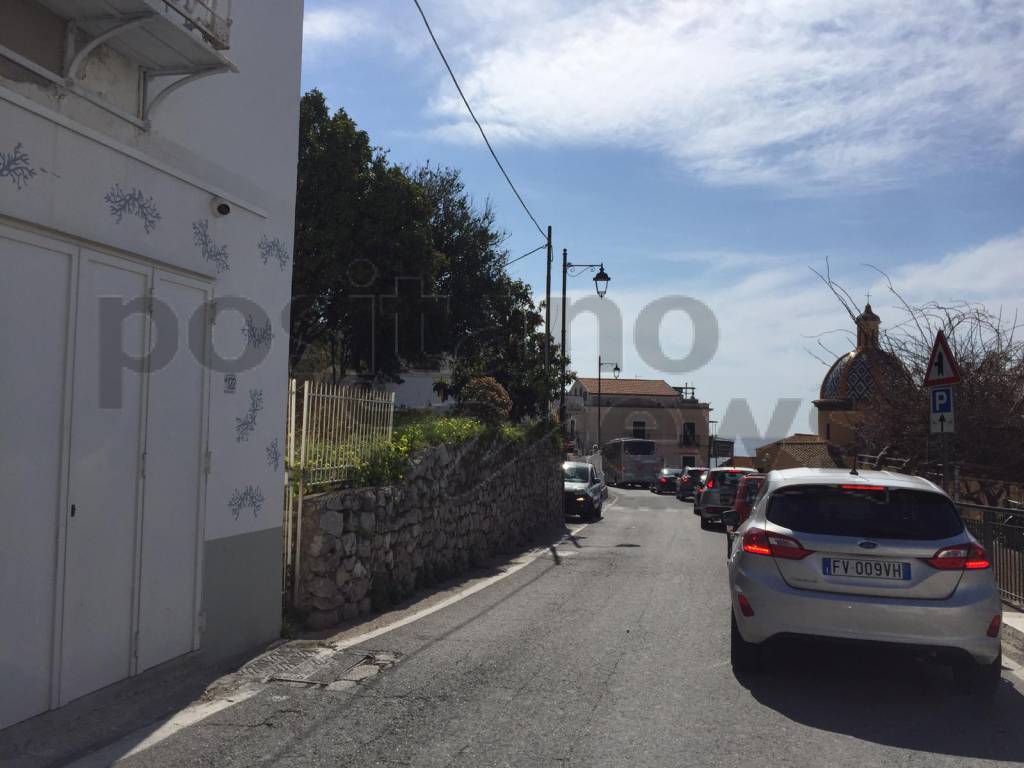 Emergenza traffico. I pullman bloccano la circolazione 