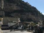 Positano: Tanti disastri per colpa del vento. Volano lamiere di ferro sulla carreggiata