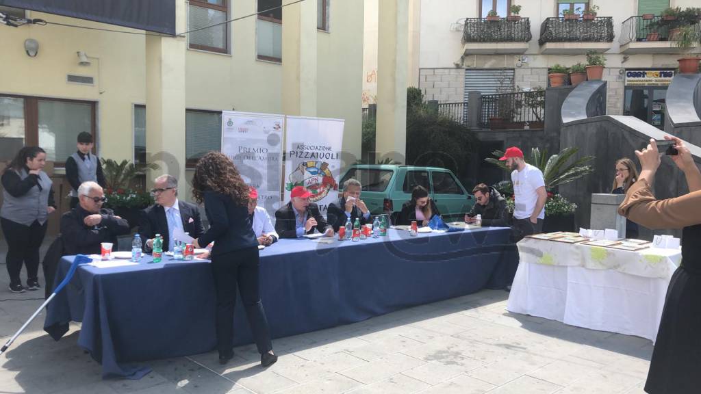 Pizza a Vico. Momento solidarietà: Pizza con i diversamente abili del centro Madonelle