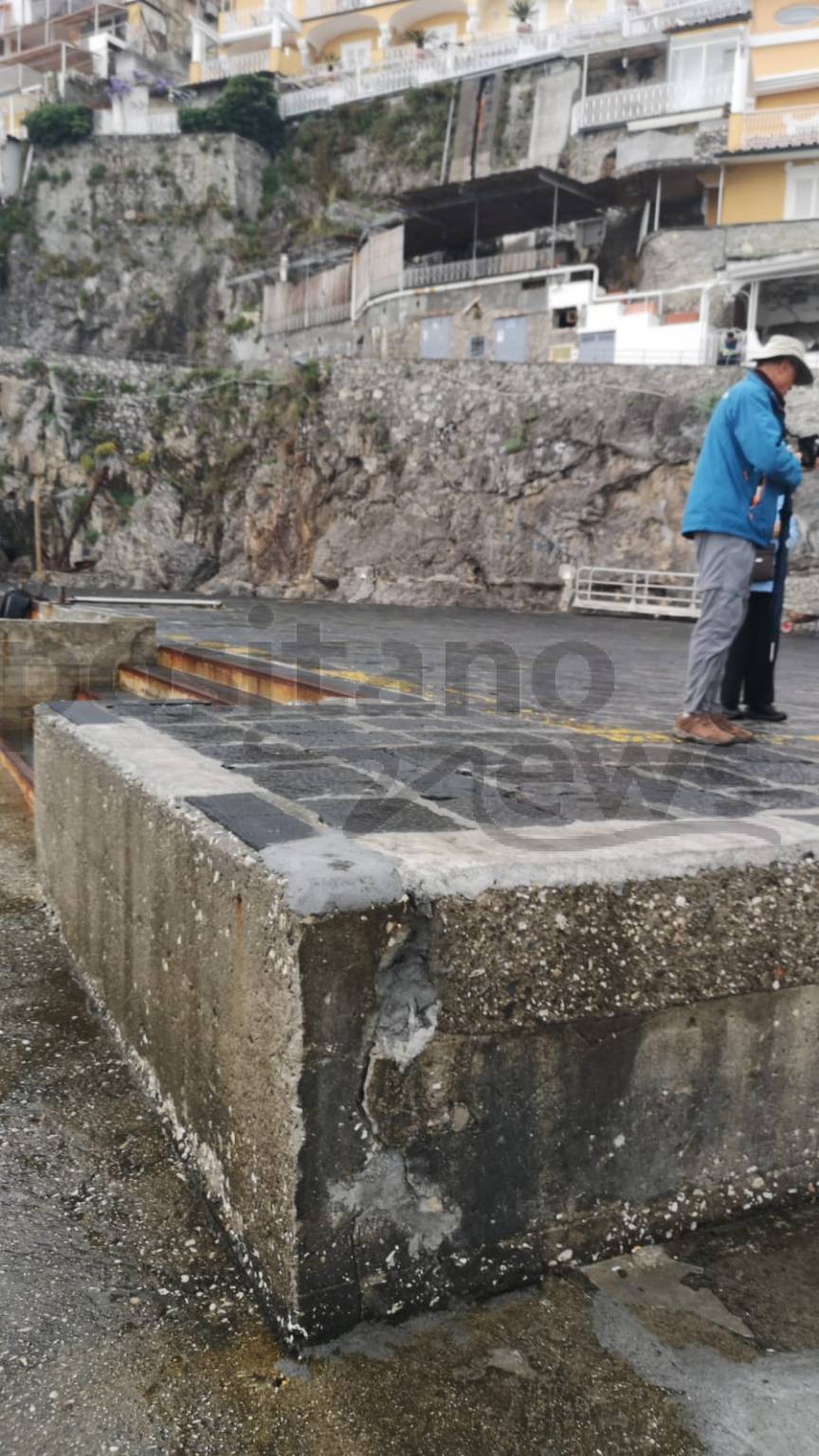 Positano: Molo in rovina 