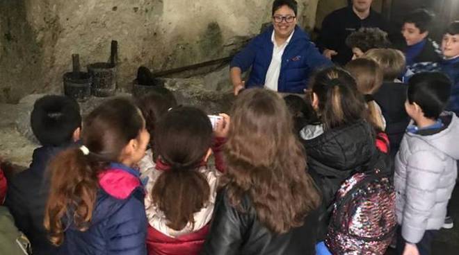 Visita guidata al museo della carta bambini della primaria 