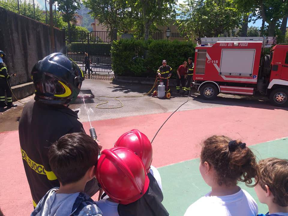 Meta, Pompieropoli: Una giornata in compagnia dei Pompieri per gli studenti dell'Istituto Buonocore Fienga 