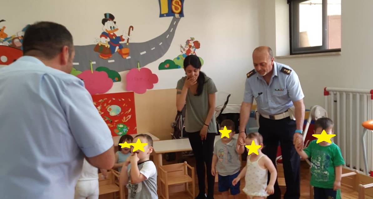 Ieri mattina incontro  della Polizia Locale del Comando coi bimbi dell’asilo nido 