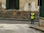 Piano di Sorrento: Macchia d'olio all'incrocio di via Bagnulo e via dei Pini. Pronto intervento di Peppe Coppola 