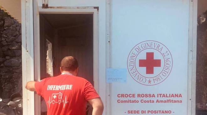 croce rossa positano spiaggia grande 