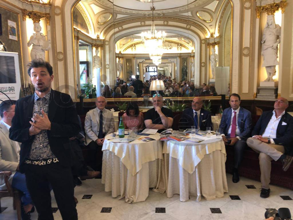 Il successo della conferenza stampa al Caffè Gambrinus. Tutto pronto per "Agerola Sui Sentieri Degli Dei"