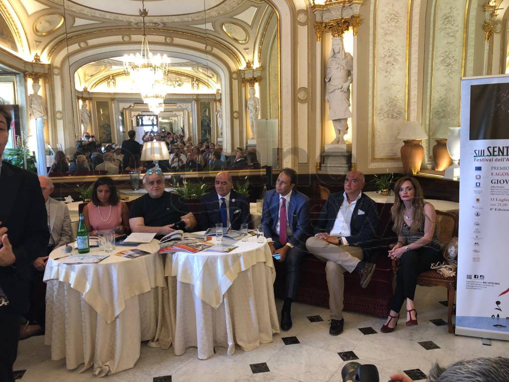 Il successo della conferenza stampa al Caffè Gambrinus. Tutto pronto per "Agerola Sui Sentieri Degli Dei"