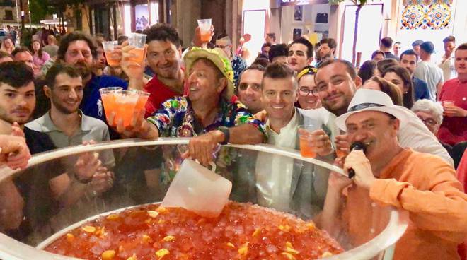 Spritz da record a Sorrento: 500 litri per la notte d’arte