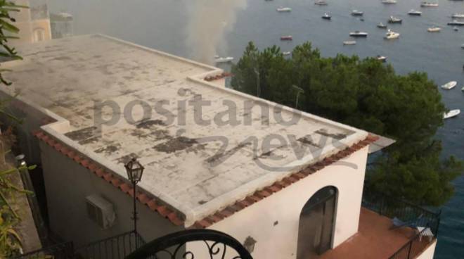 Positano incendio casa alla Sponda 