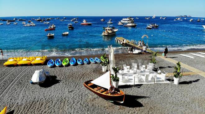 Positano. Tutti i Salvatore a festeggiare nell'esclusivo Yacht Club dei Lucibello