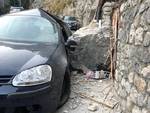 Praiano, cadono pietre lungo la strada