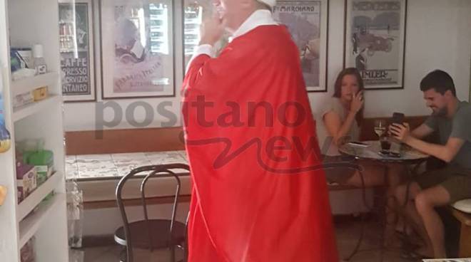 Positano. Turista ubriaco si traveste da San Gennaro