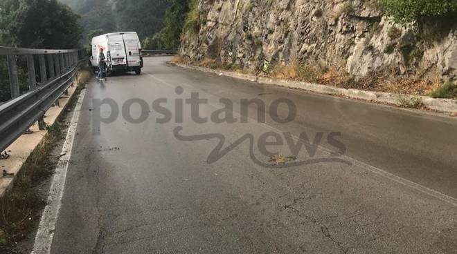 ravello chiunzi incidente furgone auto moto e bici 