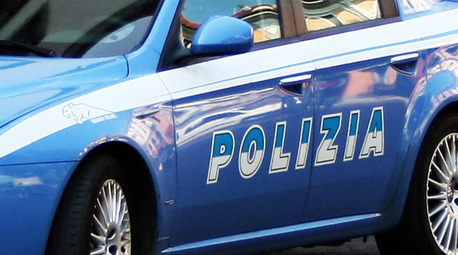 Palermo: comandante dei vigili alla guida col cellulare lungo la statale 113, multato dalla polizia stradale