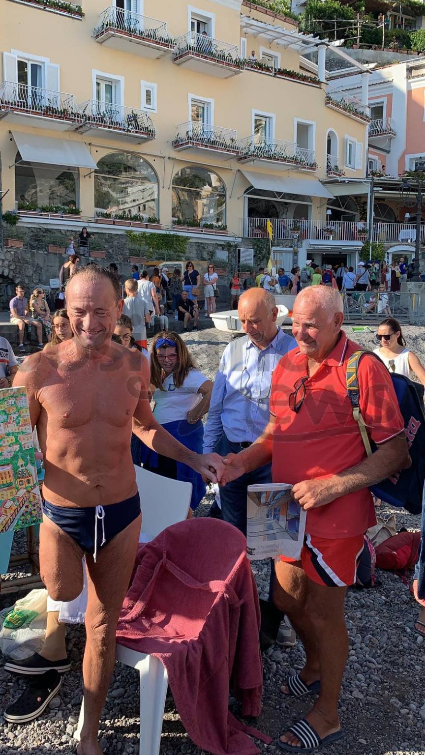 Positano: A Nuoto nei Mari del Globo