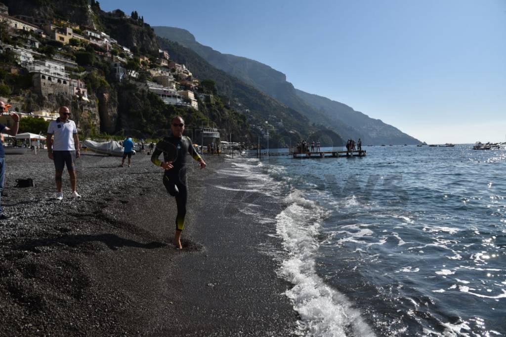 Positano, la seconda tappa di Salvatore Cimmino: in partenza verso Praiano