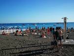 Positano. Torna il sole, spiaggia affollata