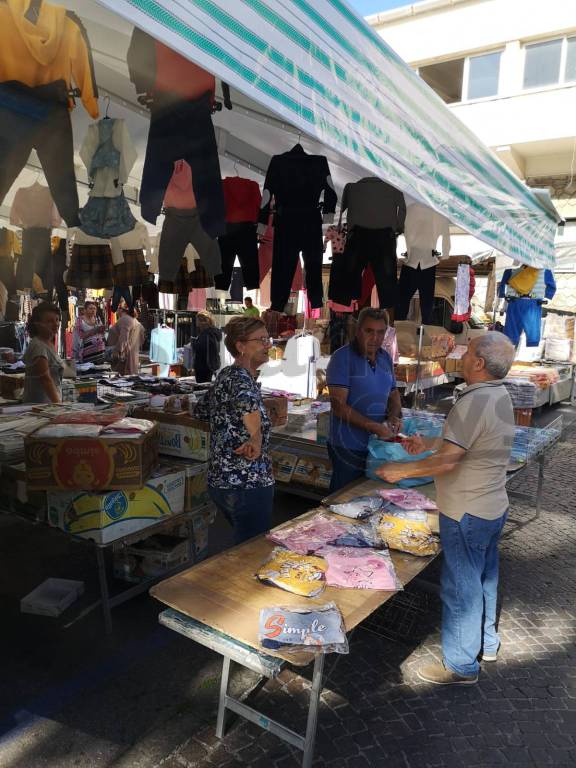 Sant'Agnello, il mercatino nei pressi della stazione: lavori in Viale dei Pini