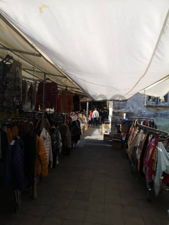 Sant'Agnello, il mercatino nei pressi della stazione: lavori in Viale dei Pini