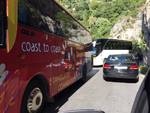 Traffico a Positano e Praiano, Costiera bloccata dagli autobus