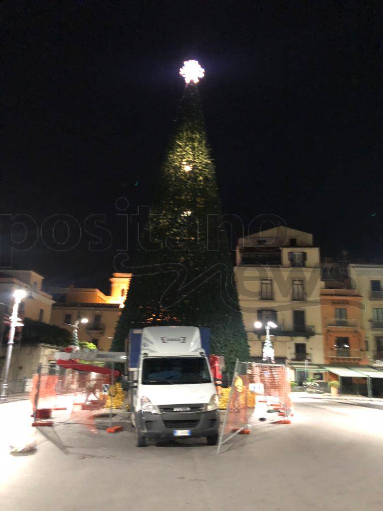 albero natale acceso anteprima