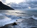 Positano sulla spiaggia il 13 novembre 