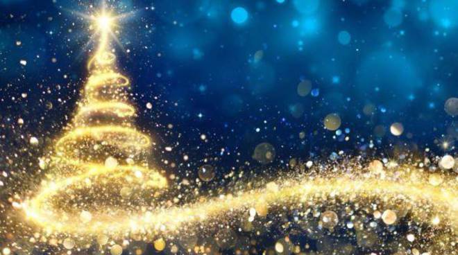 Sorrento. Natale 2019: l'accensione delle luminarie il 22 novembre e la foto in anteprima dell'albero acceso - Positanonews