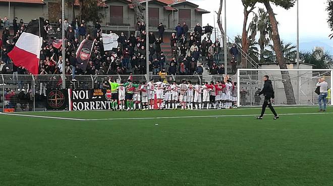 Sorrento, esultanza giocatori dopo gara con il Gravina