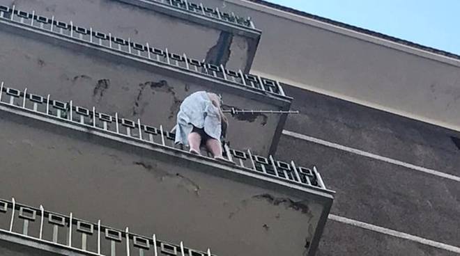 balcone suicidio