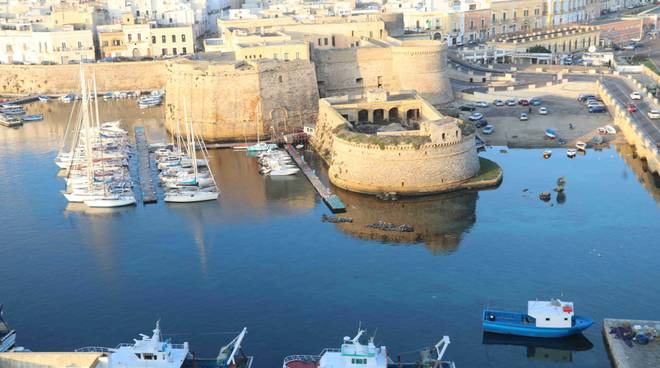 Lo chef napoletano  Gianfranco Anzini   vince a Gallipoli  la XX  edizione del Festival Italiano della Cucina con la Cozza tarantina