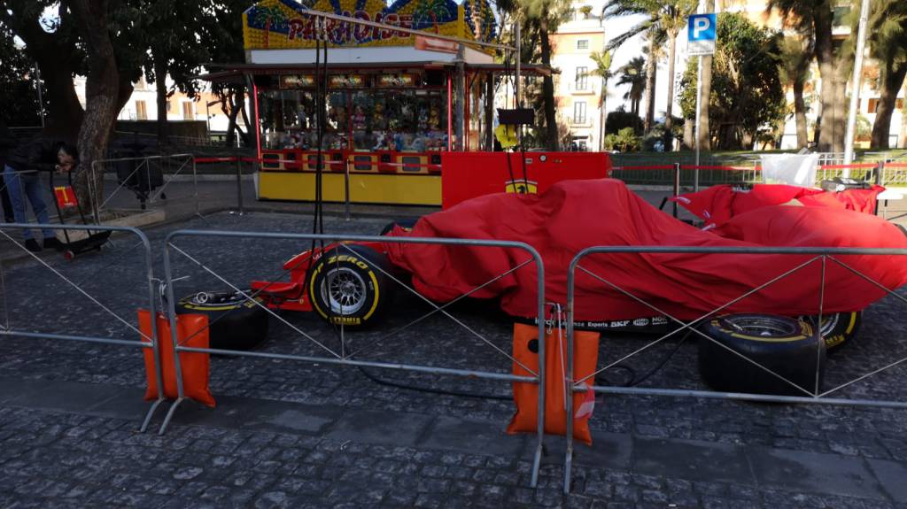 ferrari in piazza lauro