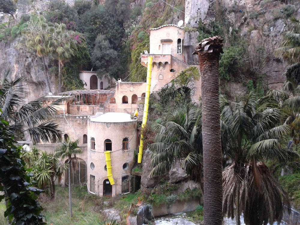 Positano. Ad Arienzo spuntano alcune colonne. Il post di Giovanni Fucito