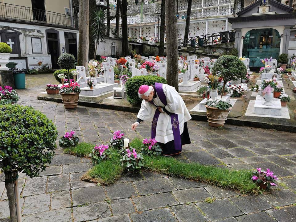 arcivescovo alfano cimitero vico 