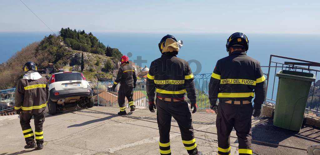 auto in bilico amalfi 