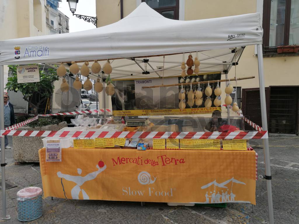 Amalfi, il primo mercato settimanale dopo il coronavirus