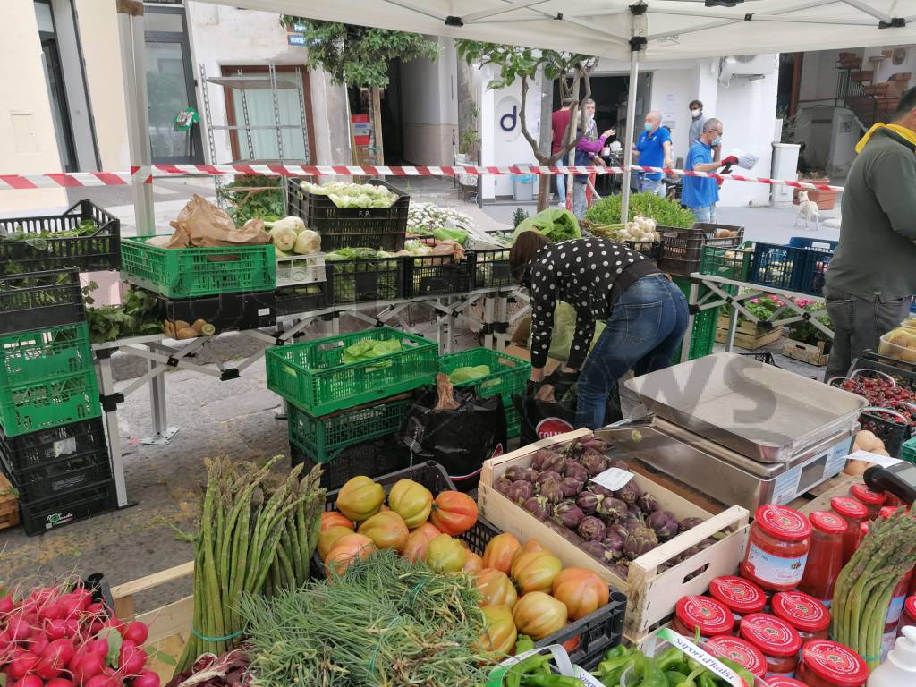 Amalfi, il primo mercato settimanale dopo il coronavirus