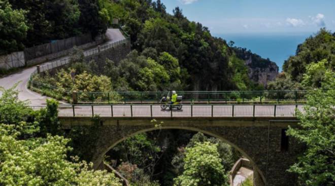 positano postino su vanity fair