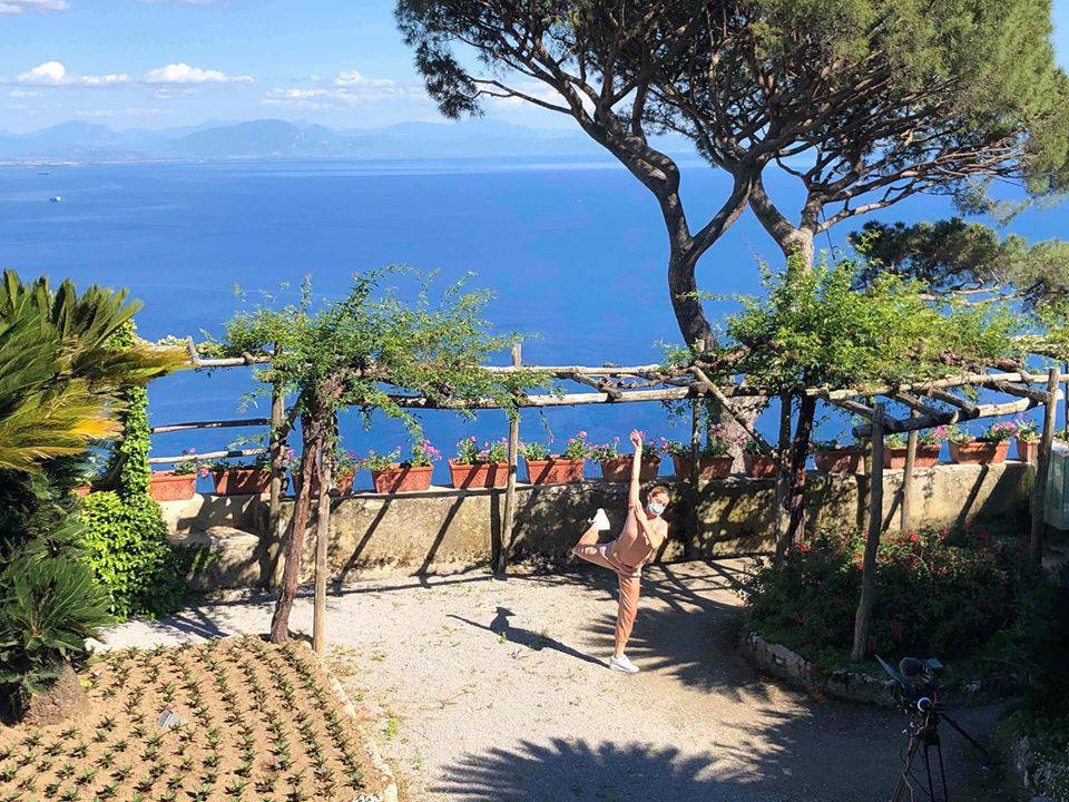 Ravello. Eleonora Abbagnato, Carmen Giannattasio ed Alessandro Preziosi in Villa Rufolo per le riprese del lungom