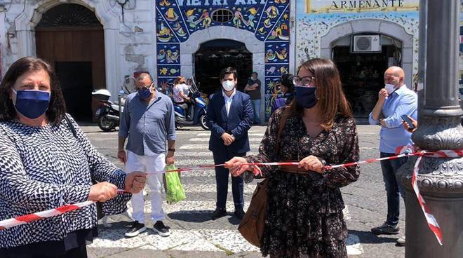 Vietri sul Mare. Riaperto il passaggio pedonale di piazza Matteotti, nuova pavimentazione e nuove panchine