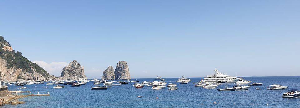 Capri. La denuncia di Silvio Staiano: "150 barche in 100 metri"