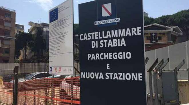 Castellammare Scavi per stazione Circumvesuviana