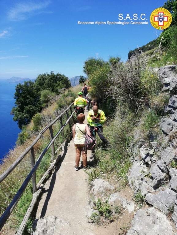 Incidente al Sentiero degli Dei: donna raggiunta dal CNSAS rifiuta il soccorso 