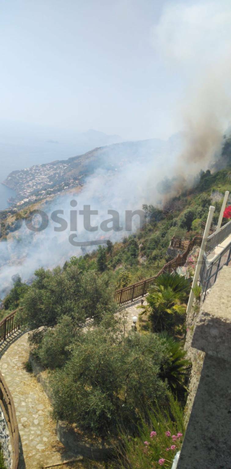 Agerola, incendio a San Lazzaro