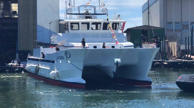 Da Cetara a Viareggio. Varato il catamarano da pesca di casa Pappalardo