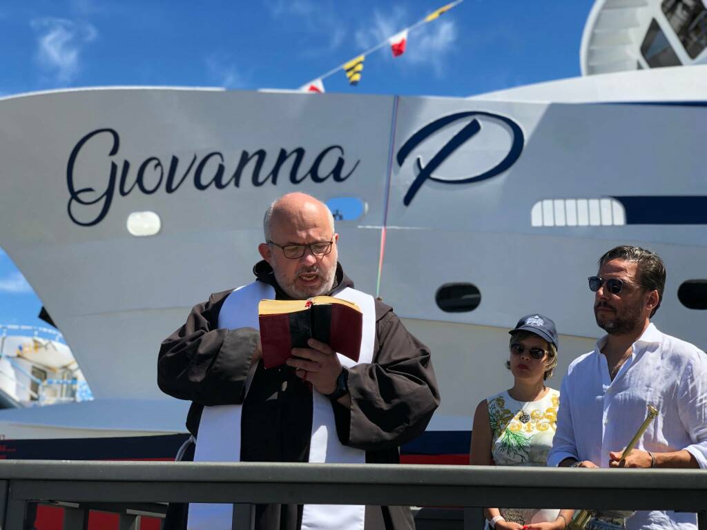 Da Cetara a Viareggio. Varato il catamarano da pesca di casa Pappalardo