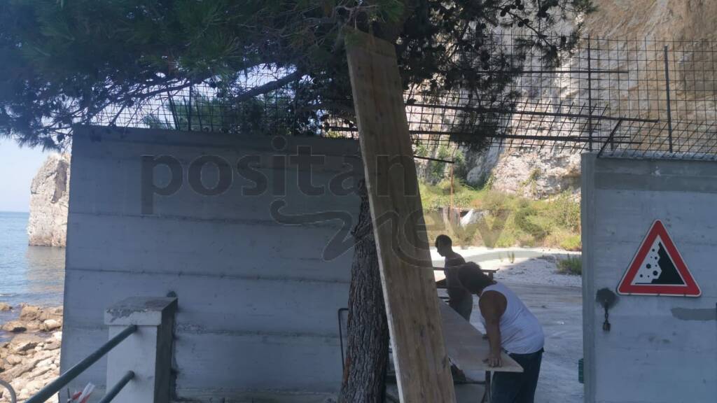 Meta. In costruzione un muro per impedire ai ragazzi i tuffi: maggiori controlli dopo l'incidente del 15enne